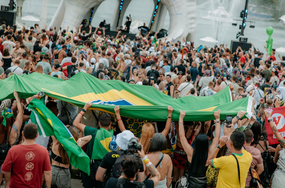 Brasil é destaque em festival Tomorrowland Bélgica, que reuniu 400 mil pessoas