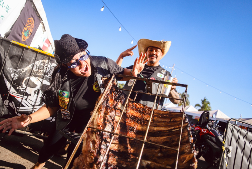 Muito além do churrasco: conheça os segredos do costelão preparado no Capital Moto Week