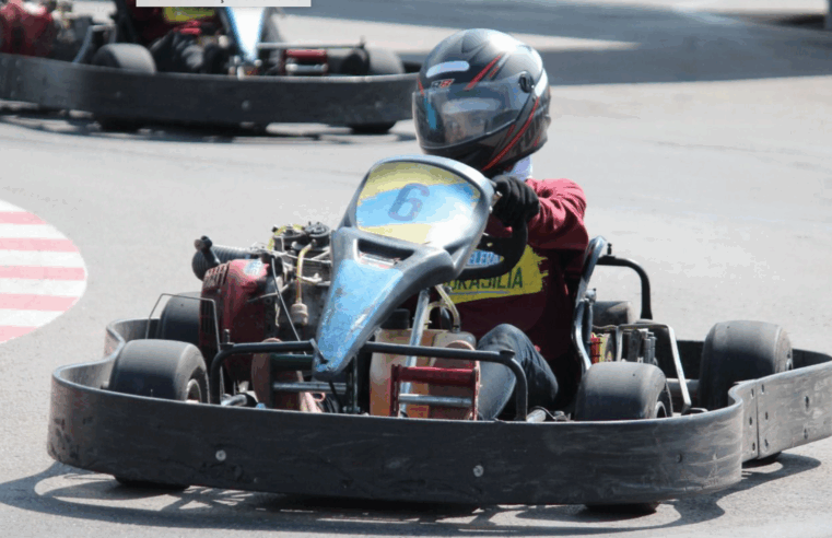 2ª edição do Acelera Brasília promove inclusão no automobilismo e leva 400 alunos da rede de ensino do Itapuã para pilotar karts em dezembro