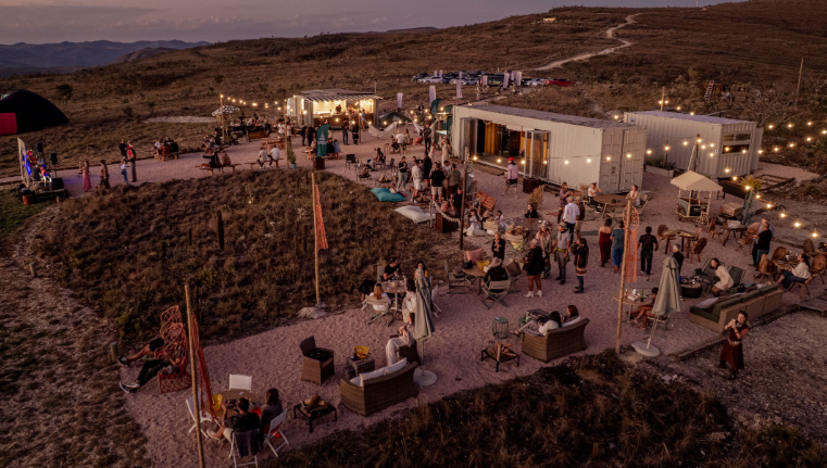 Carnaval do Mirante do Alto propõe celebração alternativa em meio à natureza na Chapada dos Veadeiros