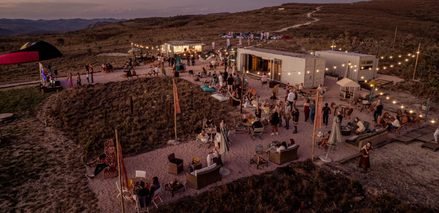 Carnaval do Mirante do Alto propõe celebração alternativa em meio à natureza na Chapada dos Veadeiros