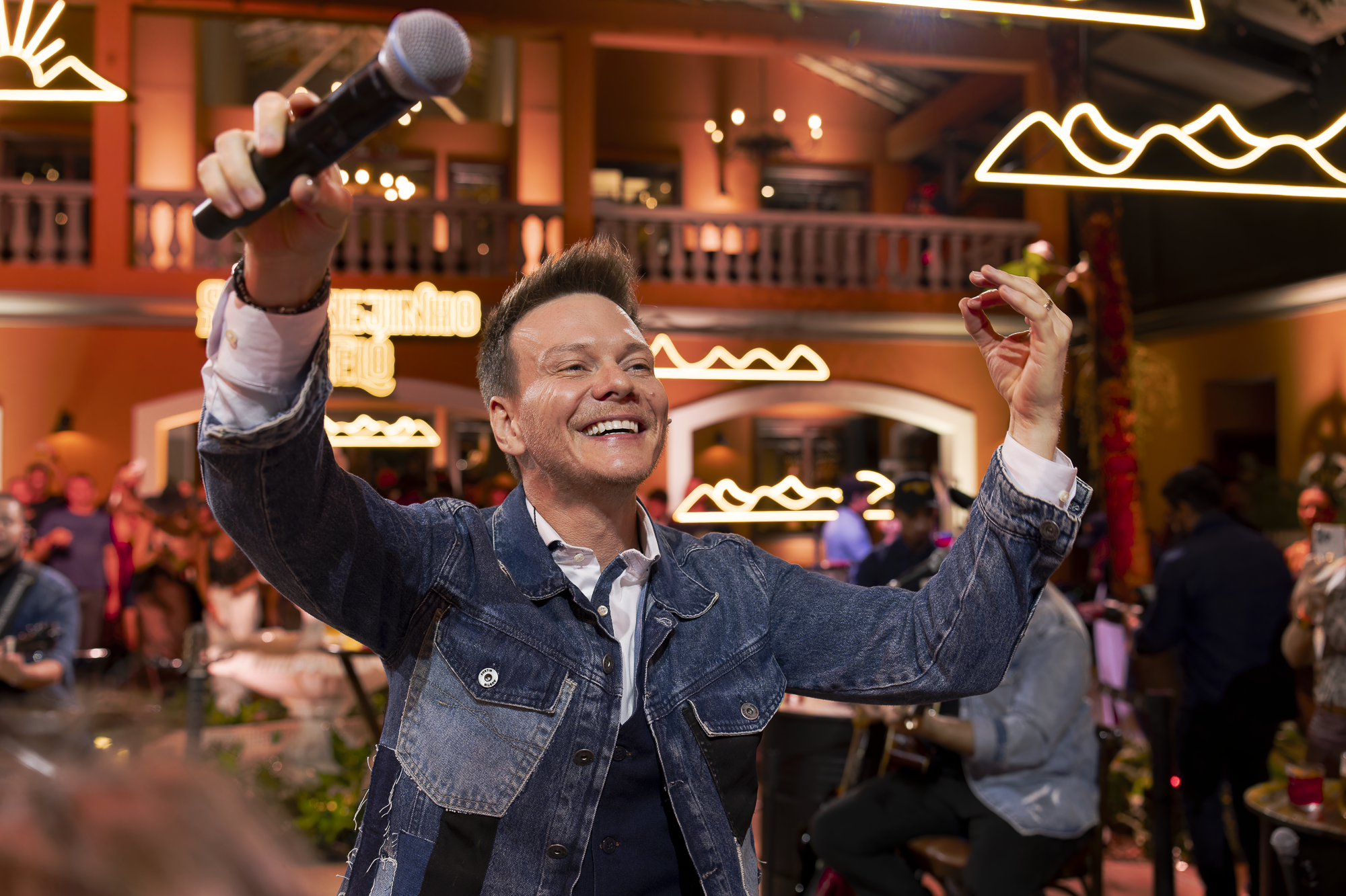 É nesta quinta: “Sertanejinho do Teló” embala jantar especial na Fazenda Churrascada Brasília