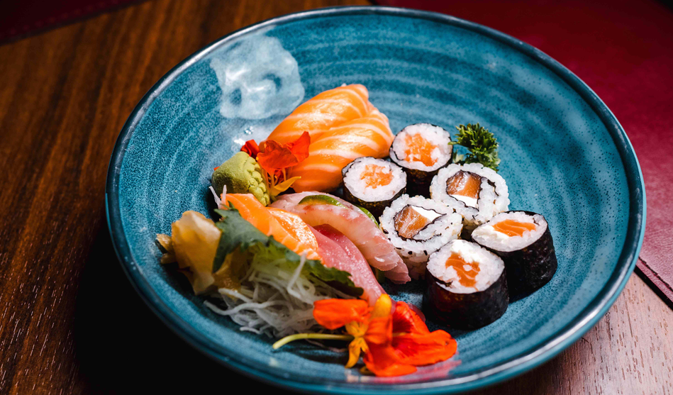 Haná lança menu executivo em três etapas com opções que unem clássicos da culinária japonesa e pratos quentes
