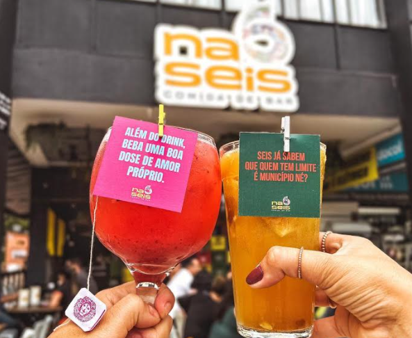 Brasil x Haiti ao som de Elas Que Toquem, no Na Seis – Comida de Bar