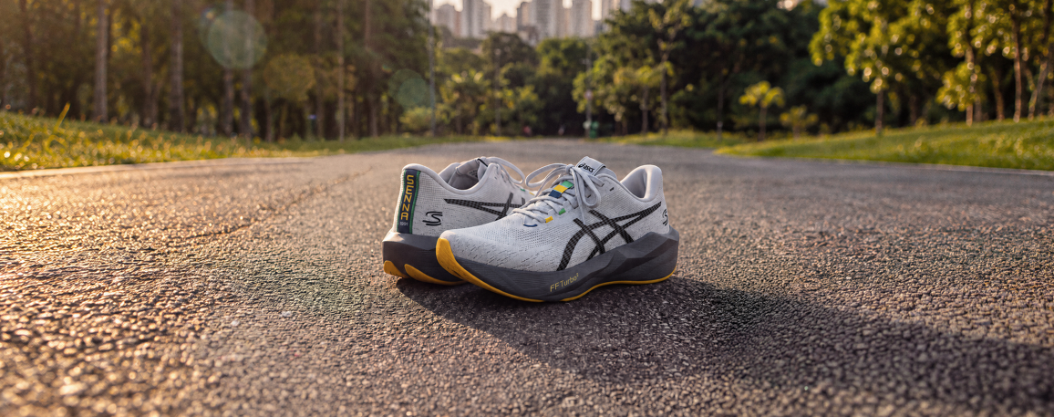 ASICS lança nova coleção em parceria com a Marca Senna inspirada nas vitórias de Ayrton Senna em Interlagos